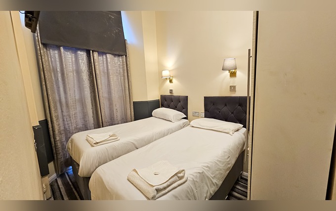 A comfortable twin room at Hyde Park Court Hotel