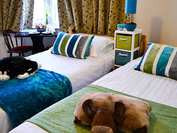Une chambre avec lits jumeaux de The Bridge Hotel