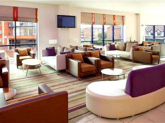Common areas at Holiday Inn Newbury Park