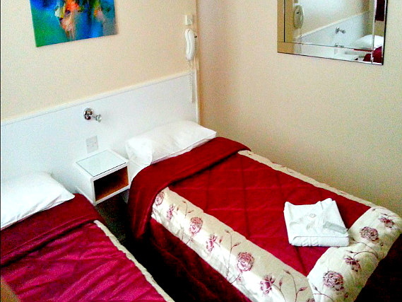 A twin room at Melbourne House Hotel