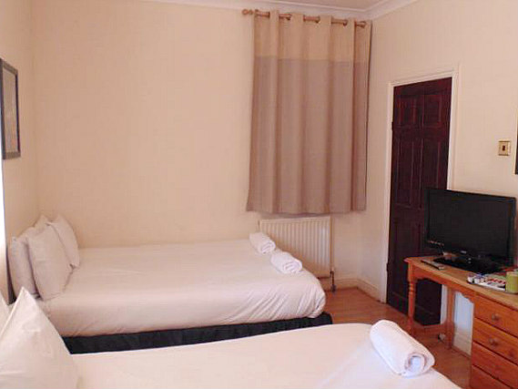 Une chambre triple de Travel Inn London