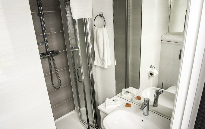 A typical bathroom at Mornington Hotel London Victoria