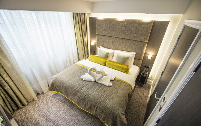 A comfortable double room at Mornington Hotel London Victoria