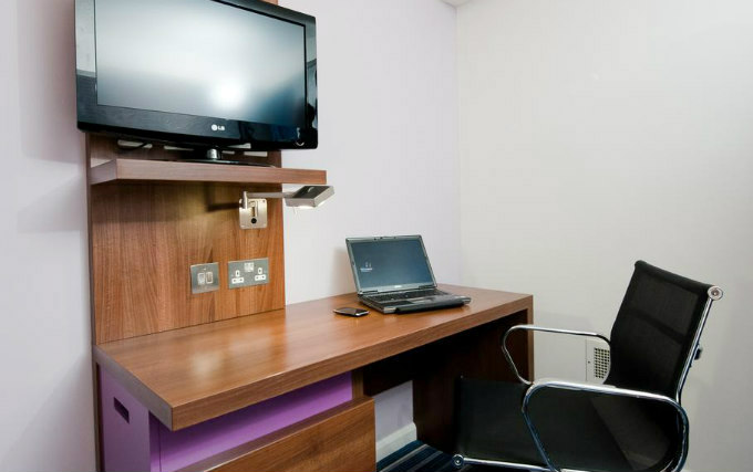 Room facilities at Holiday Inn Express City