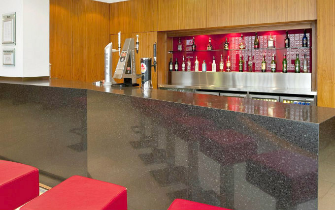 Bar at Holiday Inn Express City