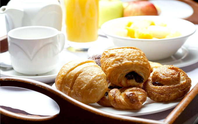 Enjoy a great breakfast at Holiday Inn Express City