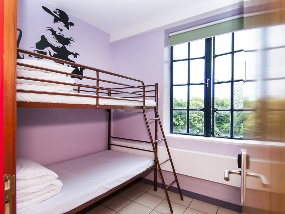 Une chambre avec lits jumeaux de Rest Up London