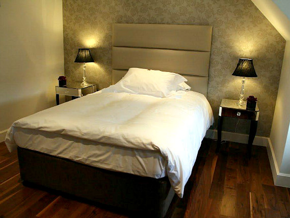 Une chambre simple à The Pillar Hotel London