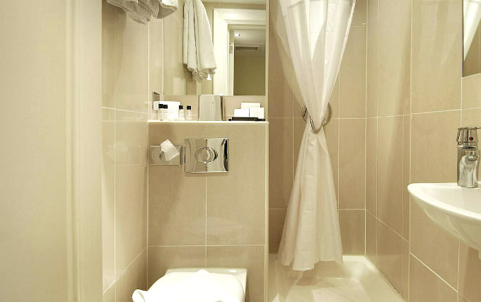 A typical bathroom at Inverness Court Hotel