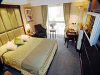 A Compact Yet Sumptuous Double Room at The Shaftesbury London Hyde Park