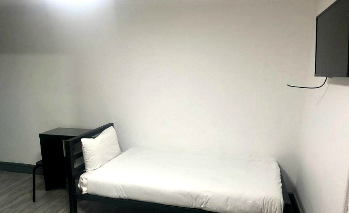 A comfortable single room at Barking Park Hotel
