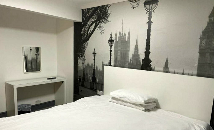 A comfortable double room at Barking Park Hotel