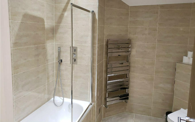 A typical bathroom at Blue Star Hotel London