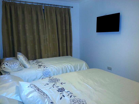 Une chambre avec lits jumeaux de Apple House Wembley