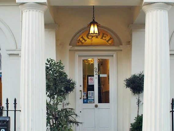 Classic Hotel is situated in a prime location in Paddington close to Kensington Gardens