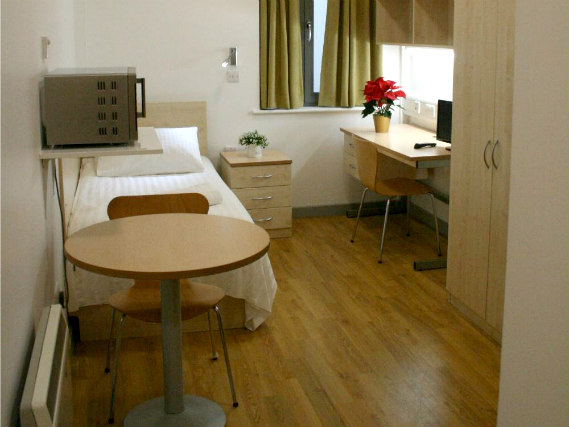A single room at Grosvenor House Studios TopFloor!