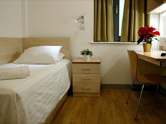 Single rooms at Grosvenor House Studios TopFloor! provide privacy