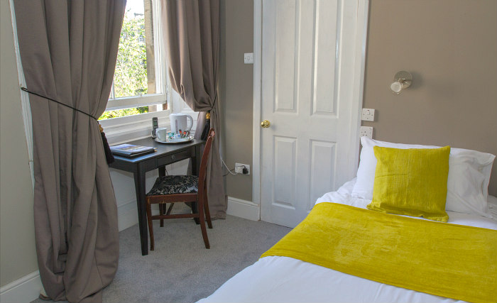 Une chambre simple à Manor House London