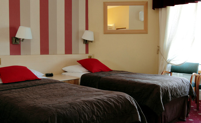 Une chambre avec lits jumeaux de Manor House London