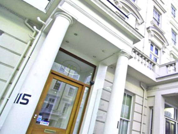 St Georges Hotel BnB is situated in a prime location in Victoria close to Churchill Gardens