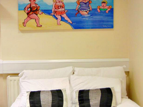 Surf the internChambre double de Excel Guest House Londonet thanks to the WiFi