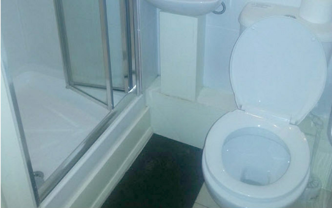 Bathroom at Lisa Court Hotel