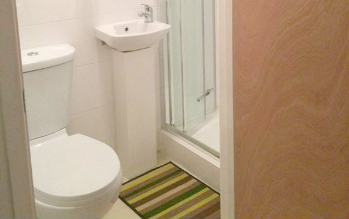 A typical bathroom at Lisa Court Hotel