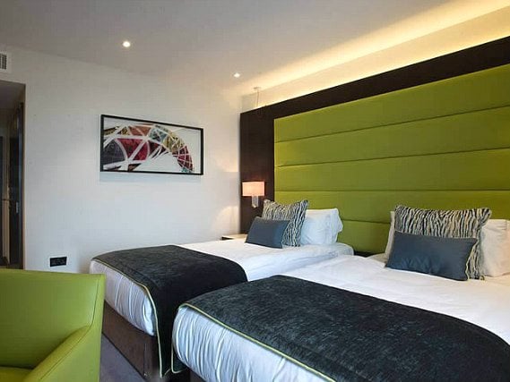 Une chambre avec lits jumeaux de St Georges Hotel Wembley