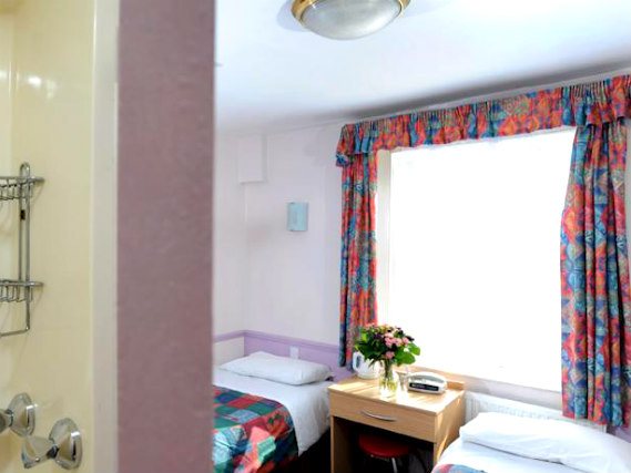 Une chambre avec lits jumeaux de Marble Arch Inn