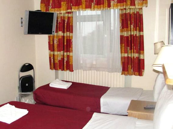 Une chambre avec lits jumeaux de Chiswick Lodge Hotel