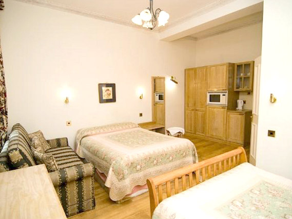 Triple rooms at Gresham Hotel are the ideal choice for groups of friends or families