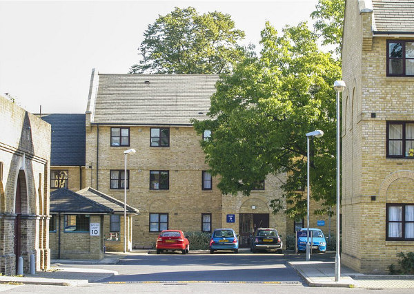 Exterior of Kingston Upon Thames Budget Rooms