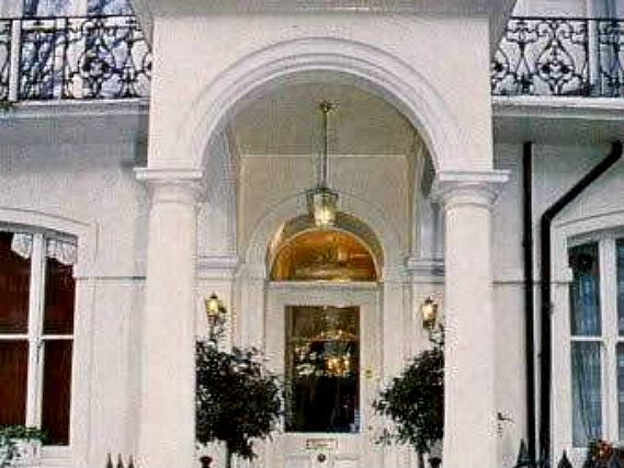 Tonys House Hotel is situated in a prime location in Paddington close to Queensway