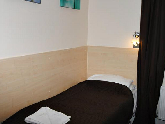 Single rooms at Tonys House Hotel provide privacy