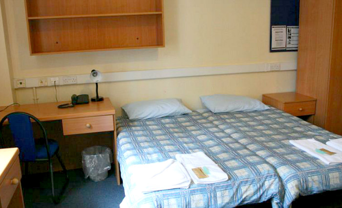Une chambre avec lits jumeaux de Bankside House