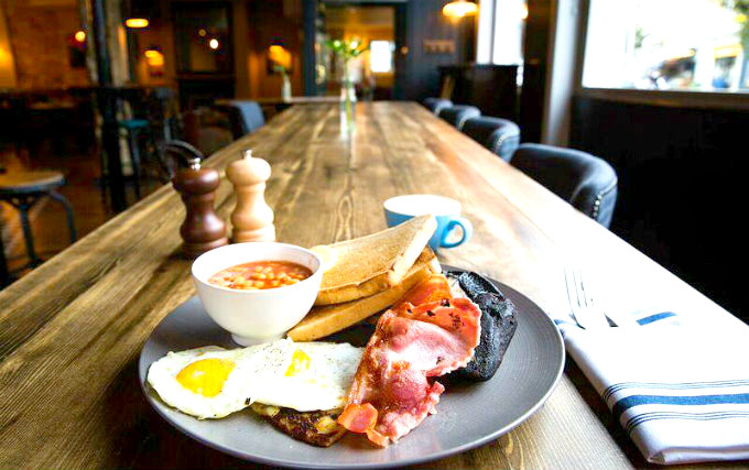 Enjoy a great breakfast at Wishing Well Inn London