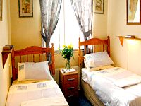 A Twin room at Broadway Lodge