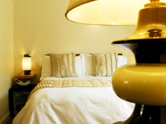 A typical double room at Hotel Onesixtwo