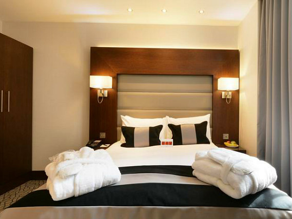 A double room at Hyde Park Premier Hotel is perfect for a couple