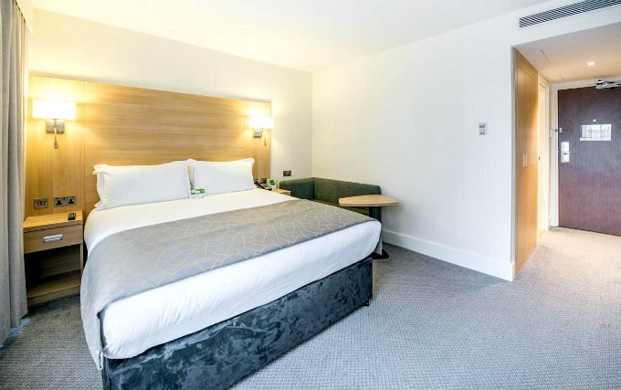 A comfortable double room at Kensington Close Hotel