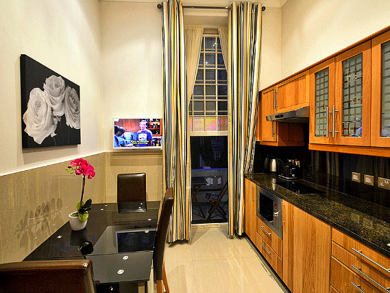 Enjoy breakfast at Apart Hotel 73