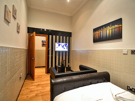 Relax in the lounge at Apart Hotel 73