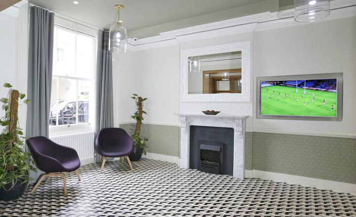 The lounge room at Prince William Hotel