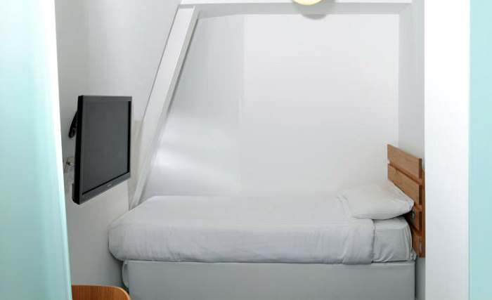 A single room at Prince William Hotel