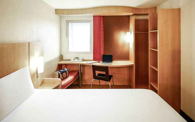 A double room at Ibis Hotel Heathrow
