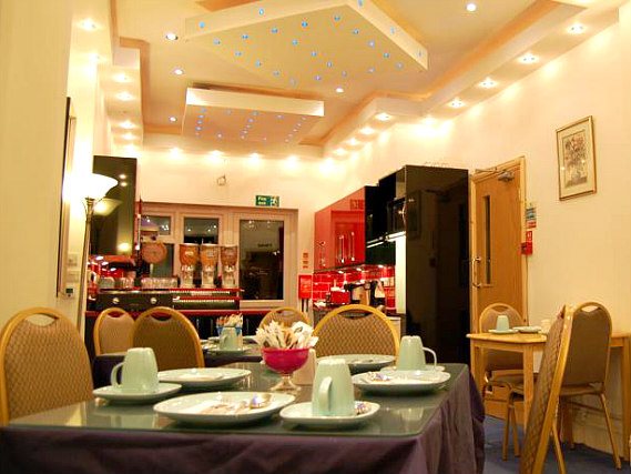 A place to eat at Anchor House Hotel