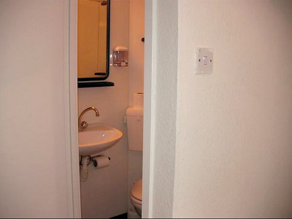 Bathroom at Five Kings Hotel