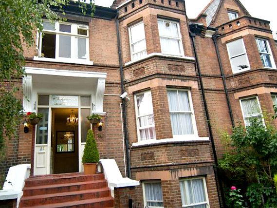 Five Kings Hotel is situated in a prime location in Tufnell Park