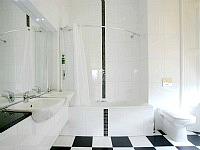A typical bathroom at the Royal Ettrick Hotel