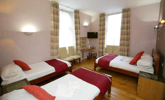 Une salle de quad à Merchant City Inn